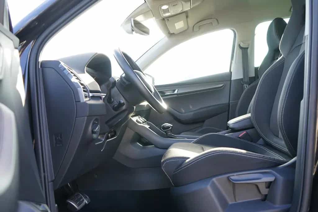 Skoda Karoq 1.5 TSI DSG Style 4x4 LED Navi AHK Kamera 08/2019-photo-17