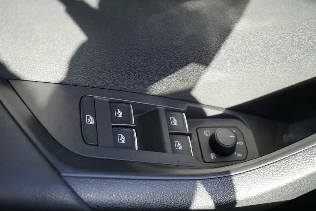 Skoda Karoq 1.5 TSI DSG Style 4x4 LED Navi AHK Kamera 08/2019-photo-18