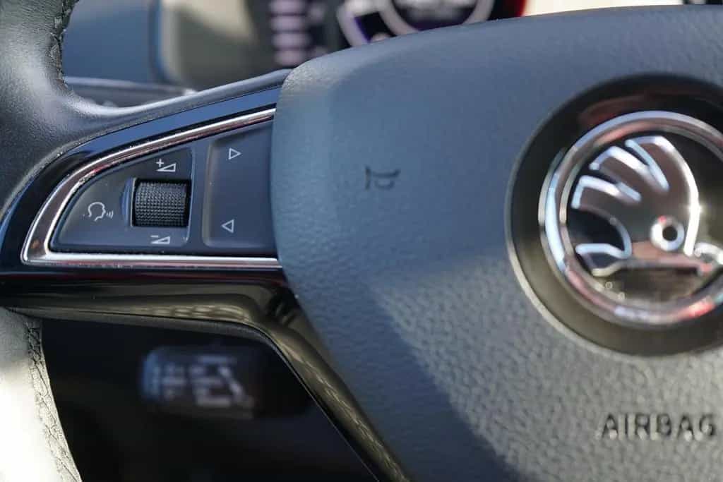 Skoda Karoq 1.5 TSI DSG Style 4x4 LED Navi AHK Kamera 08/2019-photo-21