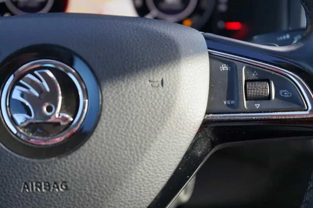 Skoda Karoq 1.5 TSI DSG Style 4x4 LED Navi AHK Kamera 08/2019-photo-22