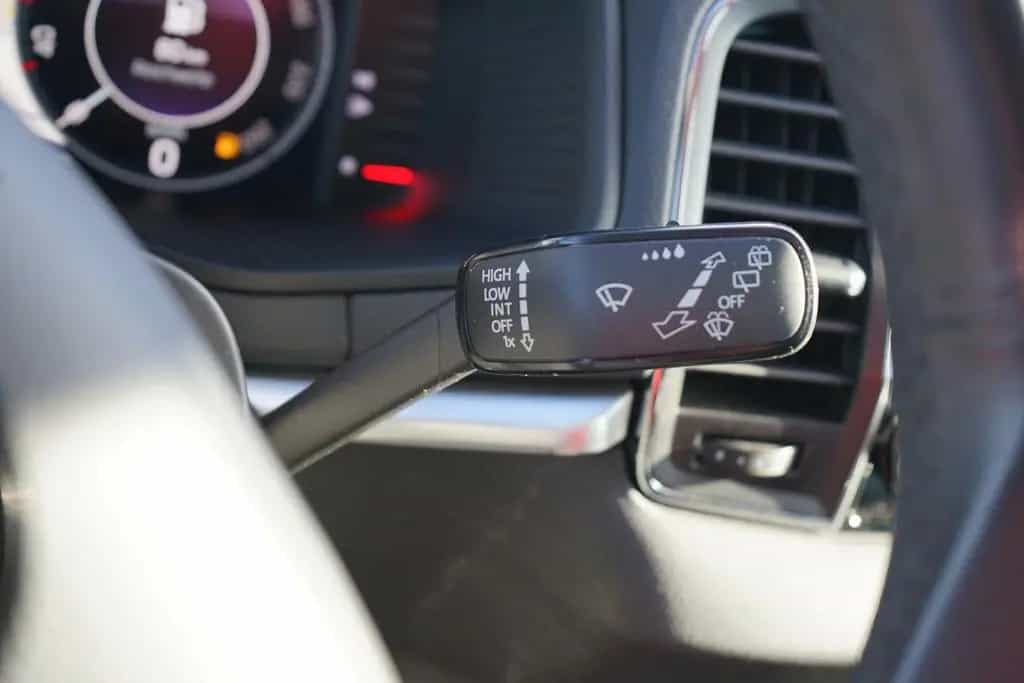 Skoda Karoq 1.5 TSI DSG Style 4x4 LED Navi AHK Kamera 08/2019-photo-23
