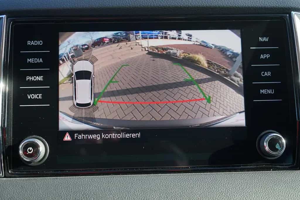 Skoda Karoq 1.5 TSI DSG Style 4x4 LED Navi AHK Kamera 08/2019-photo-25