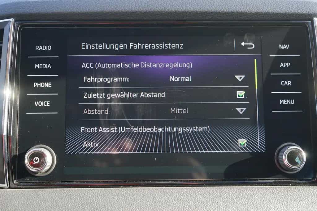 Skoda Karoq 1.5 TSI DSG Style 4x4 LED Navi AHK Kamera 08/2019-photo-26