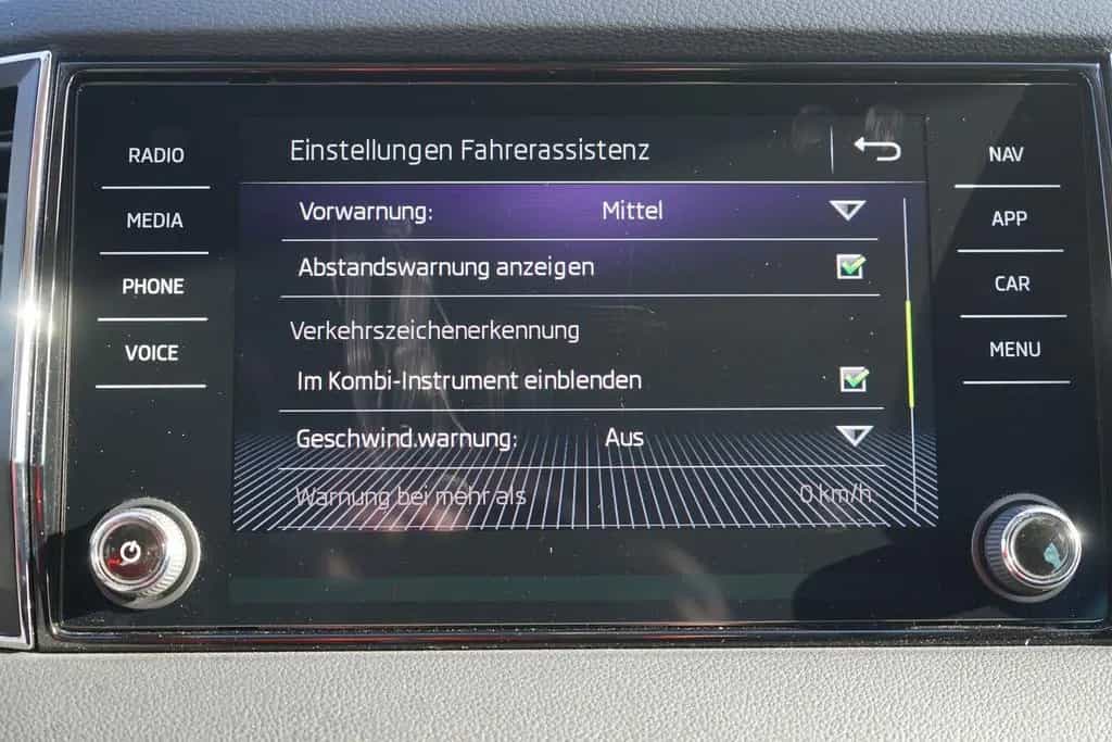 Skoda Karoq 1.5 TSI DSG Style 4x4 LED Navi AHK Kamera 08/2019-photo-27
