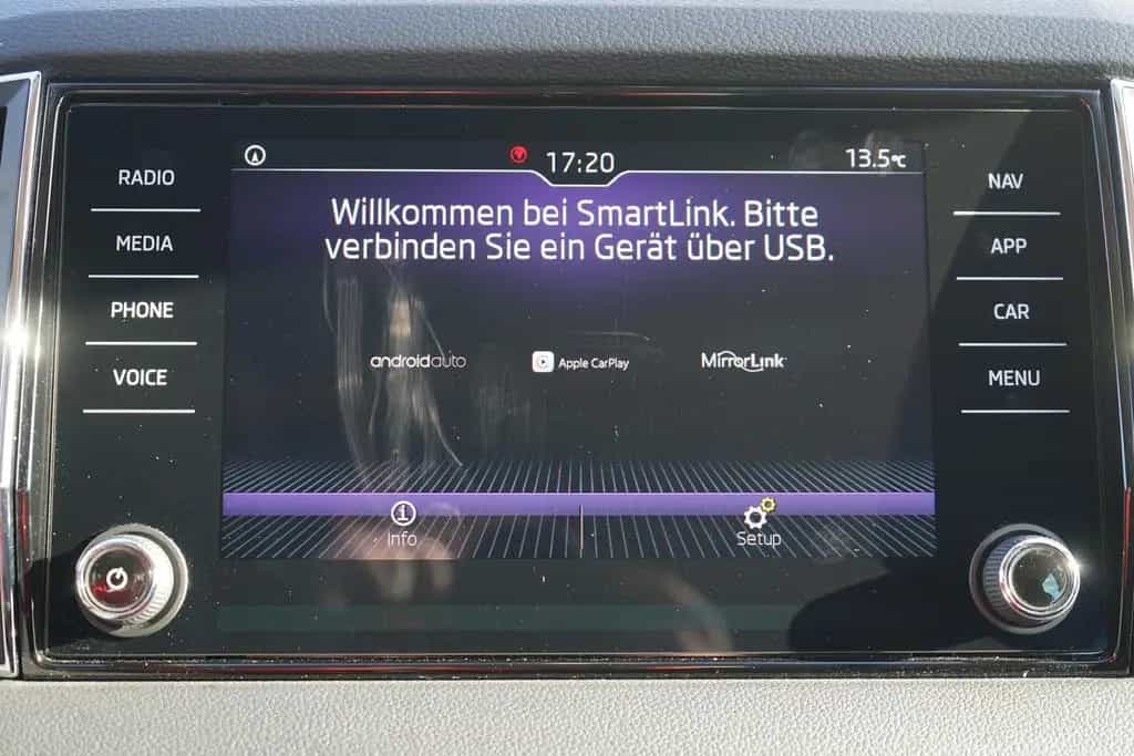 Skoda Karoq 1.5 TSI DSG Style 4x4 LED Navi AHK Kamera 08/2019-photo-29
