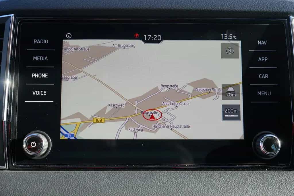 Skoda Karoq 1.5 TSI DSG Style 4x4 LED Navi AHK Kamera 08/2019-photo-30