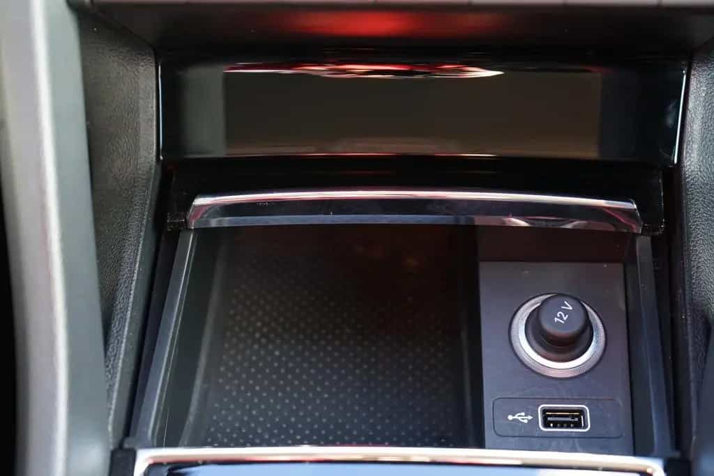 Skoda Karoq 1.5 TSI DSG Style 4x4 LED Navi AHK Kamera 08/2019-photo-32