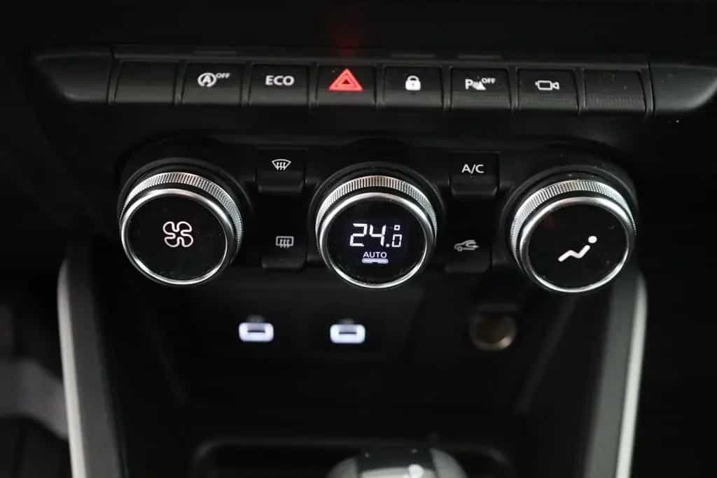 Dacia Duster 1.3 TCe 150 Aut. Prestige LED 360° Navi 06/2022-photo-11