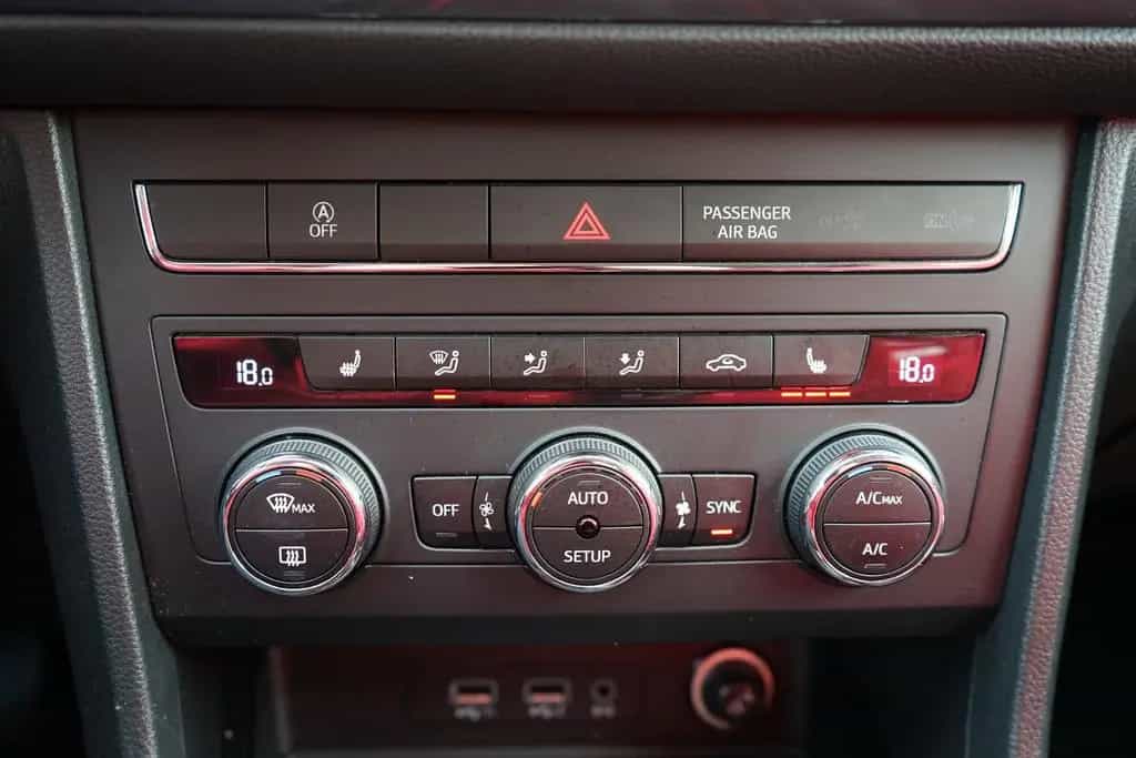 Seat Ateca 1.5 Style LED Navi AHK Sitzheizung PDC USB 01/2019-photo-28
