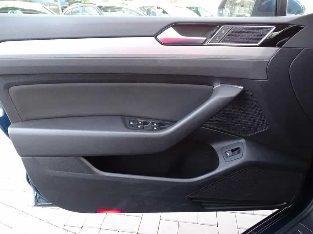 Volkswagen Passat Variant 1.5 16V TSI Business LED ACC Navi 02/2021-photo-27