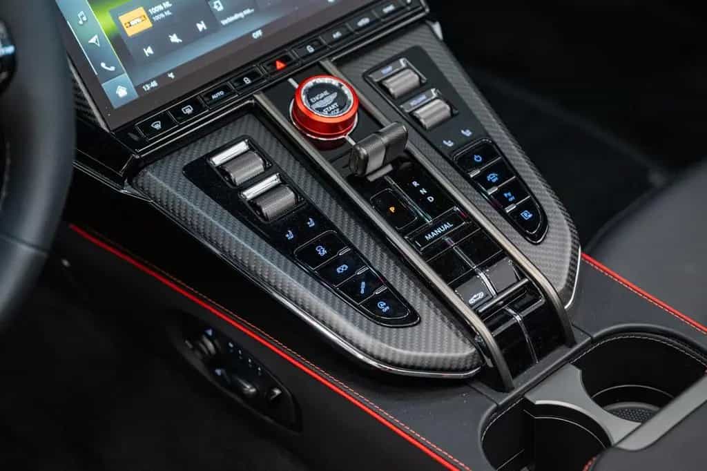 Aston Martin Vantage S Roadster MY26 |S-Highlights CCM Brakes 01/2026-photo-4