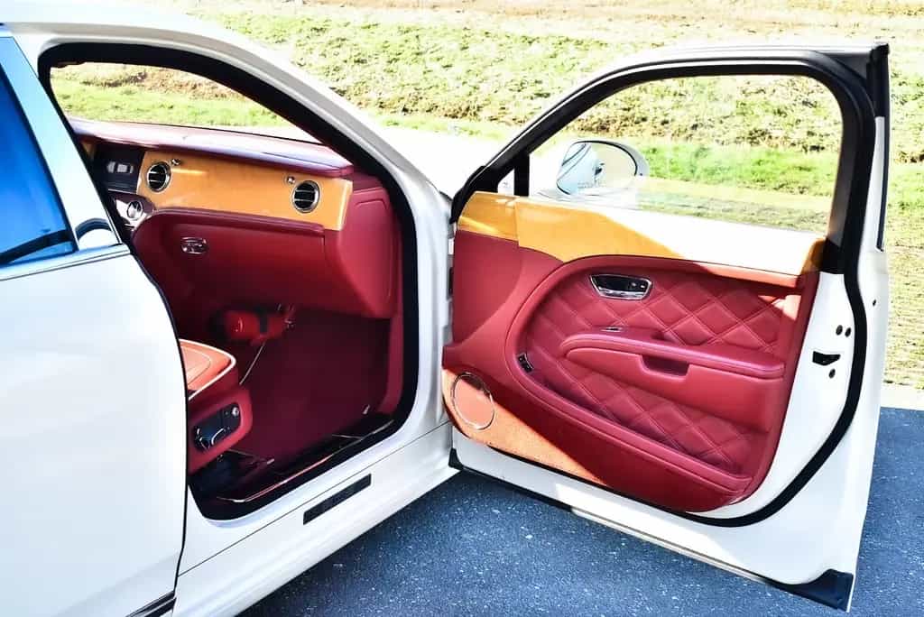 Bentley Mulsanne Speed 6.8 V8 €80.000 in options 04/2015-photo-11