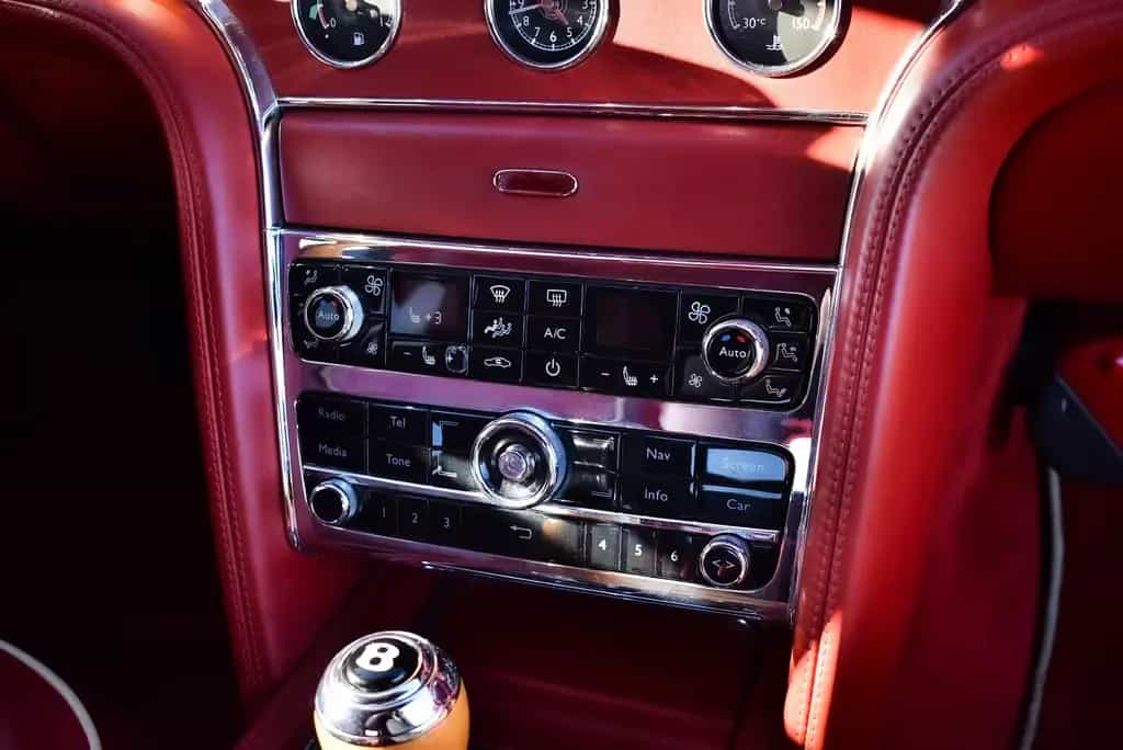 Bentley Mulsanne Speed 6.8 V8 €80.000 in options 04/2015-photo-17
