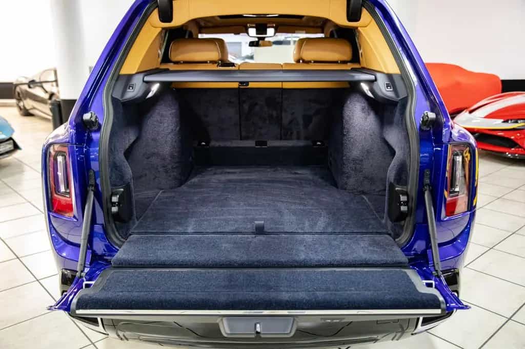 Rolls-Royce Cullinan - Full Spec - Bespoke Interior - VAT 02/2025-photo-13