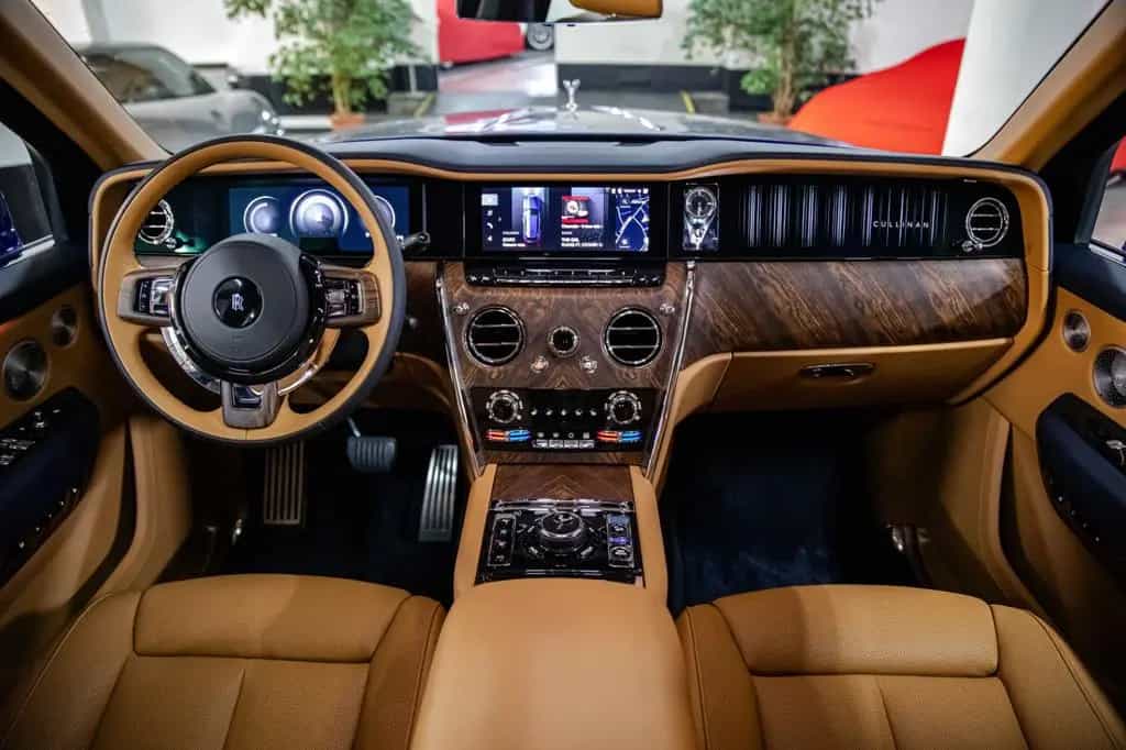 Rolls-Royce Cullinan - Full Spec - Bespoke Interior - VAT 02/2025-photo-15