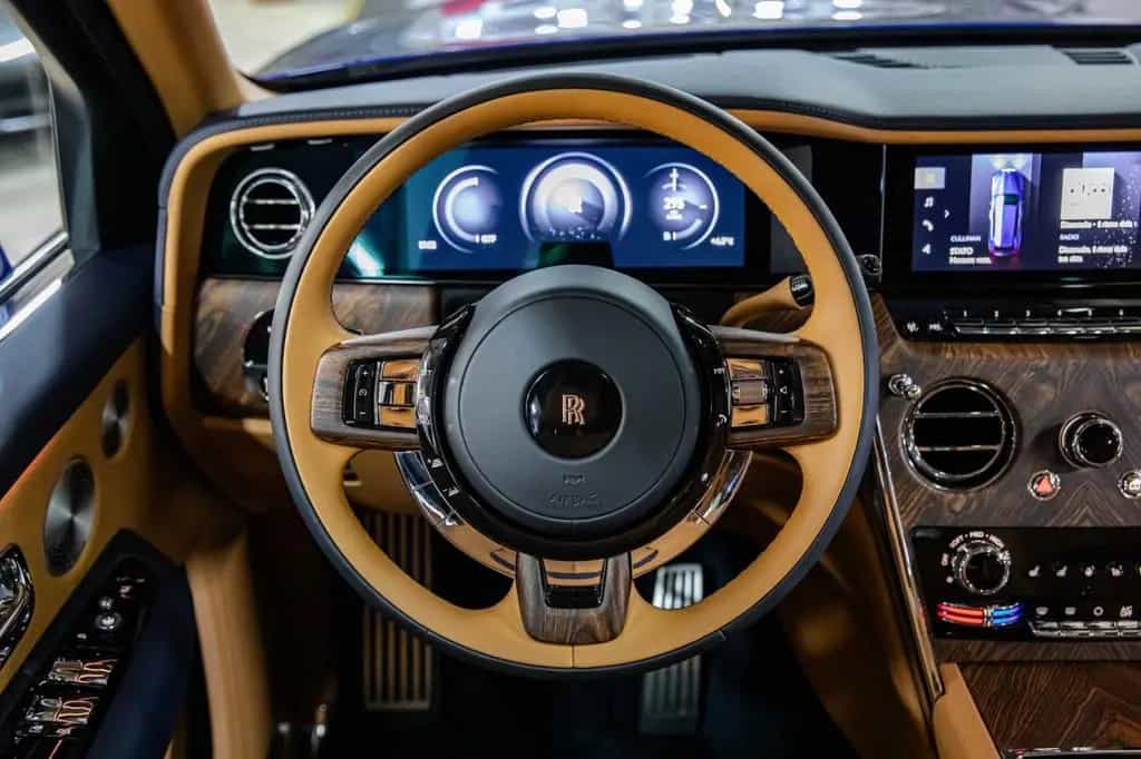 Rolls-Royce Cullinan - Full Spec - Bespoke Interior - VAT 02/2025-photo-16