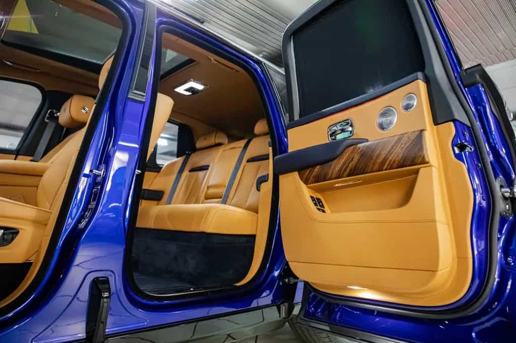 Rolls-Royce Cullinan - Full Spec - Bespoke Interior - VAT 02/2025-photo-19