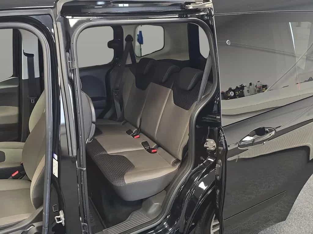 Ford Tourneo Courier Titanium Zahnriemen Service TÜV 08/2018-photo-19