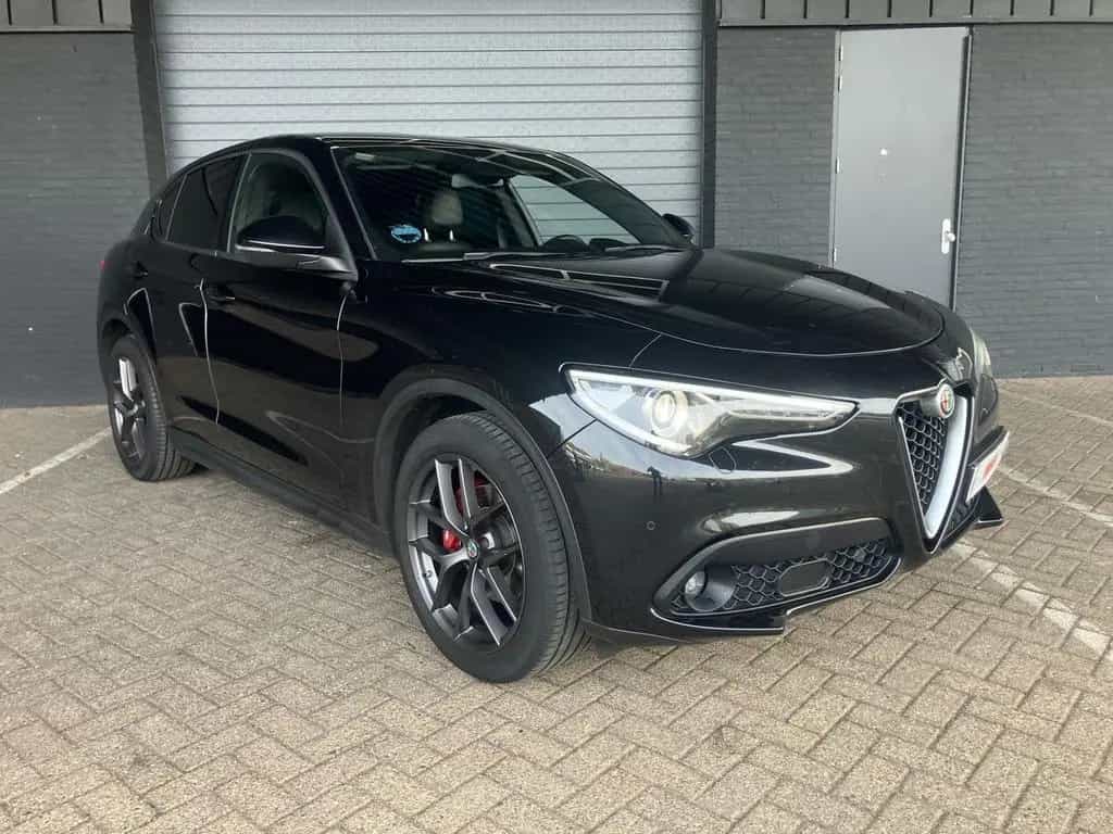 Alfa Romeo Stelvio 2.2d SUPER-XENON-LEDER-VOLL 08/2017-photo-1