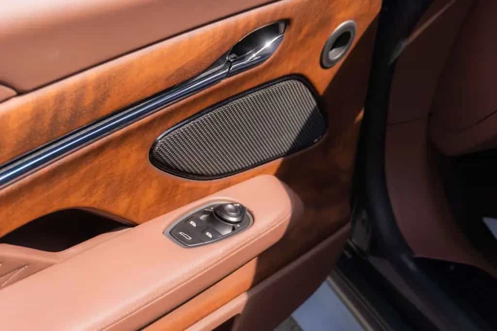Aston Martin DB12 4.0 V8_R21 01/2024-photo-18