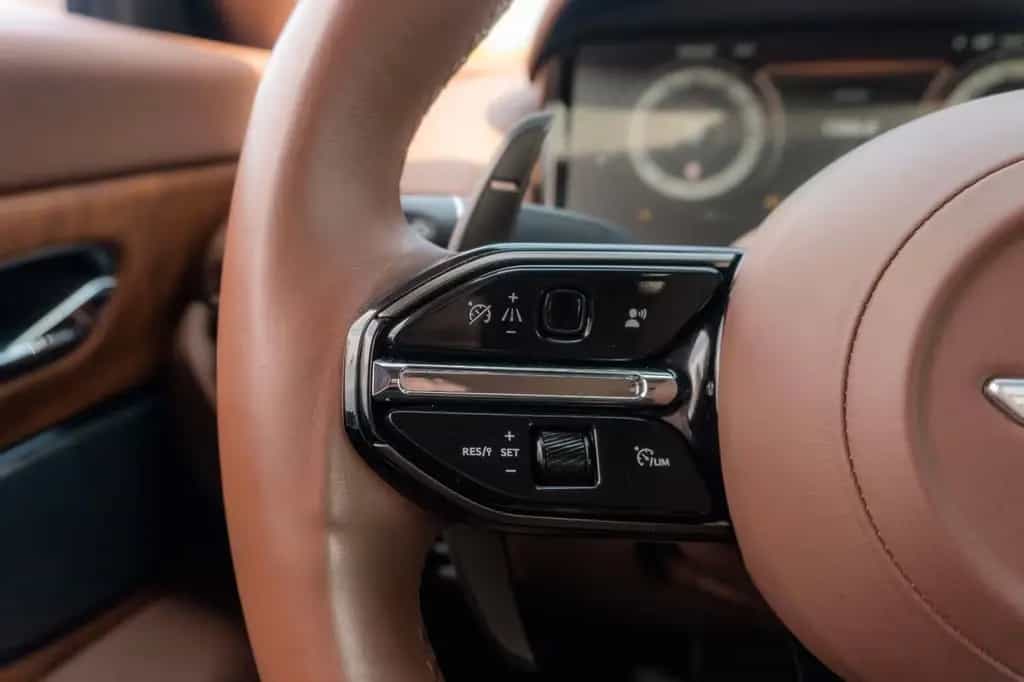 Aston Martin DB12 4.0 V8_R21 01/2024-photo-21