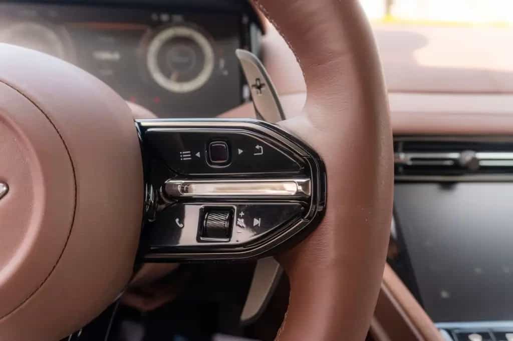 Aston Martin DB12 4.0 V8_R21 01/2024-photo-22
