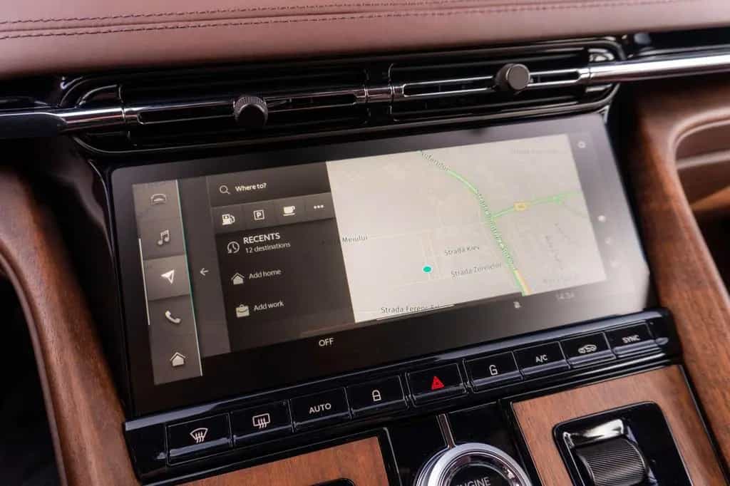 Aston Martin DB12 4.0 V8_R21 01/2024-photo-24