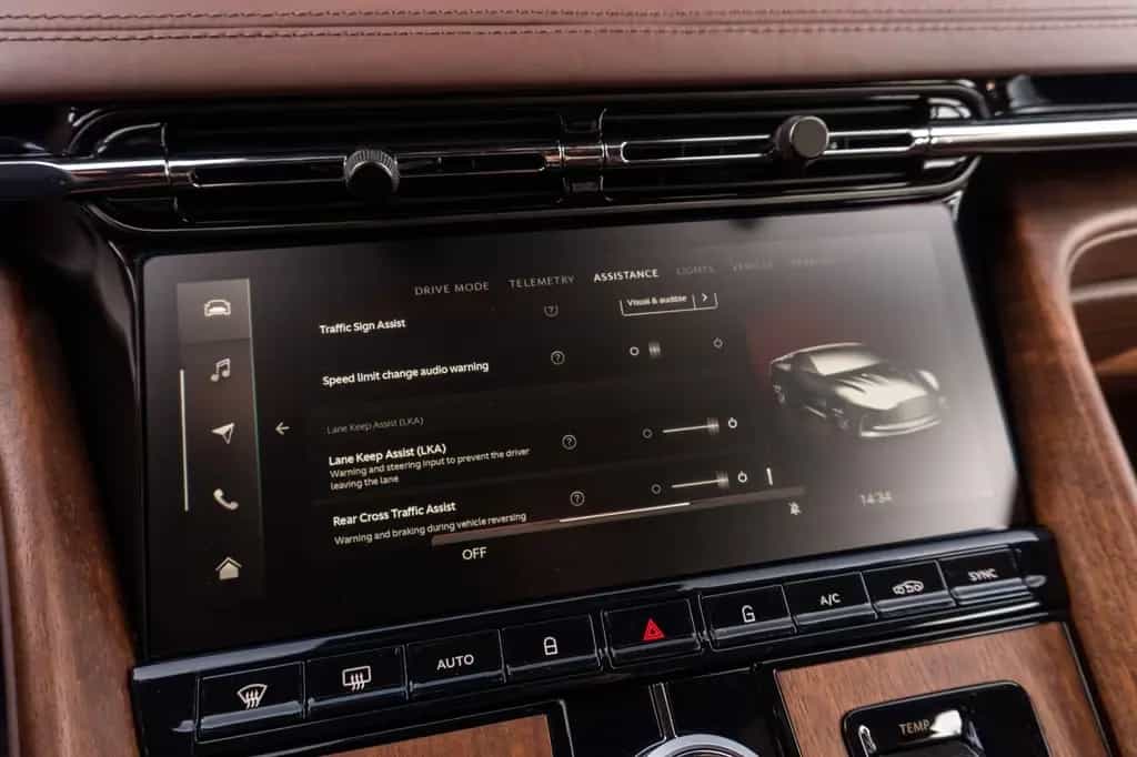 Aston Martin DB12 4.0 V8_R21 01/2024-photo-26