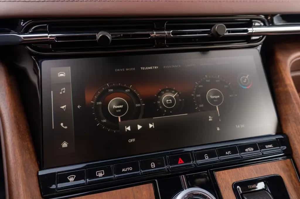 Aston Martin DB12 4.0 V8_R21 01/2024-photo-28