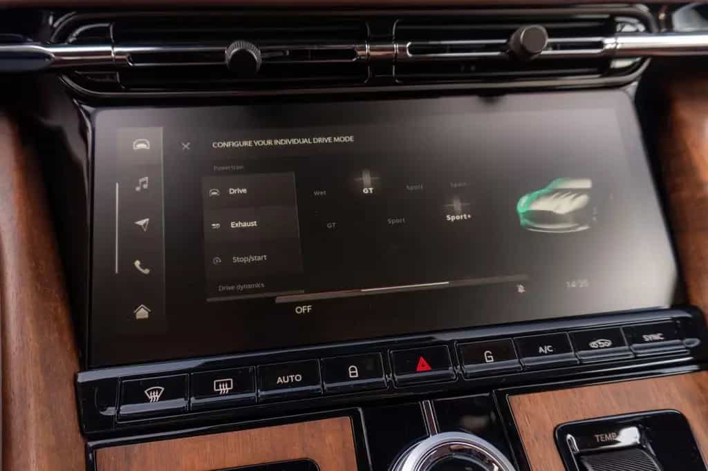 Aston Martin DB12 4.0 V8_R21 01/2024-photo-29