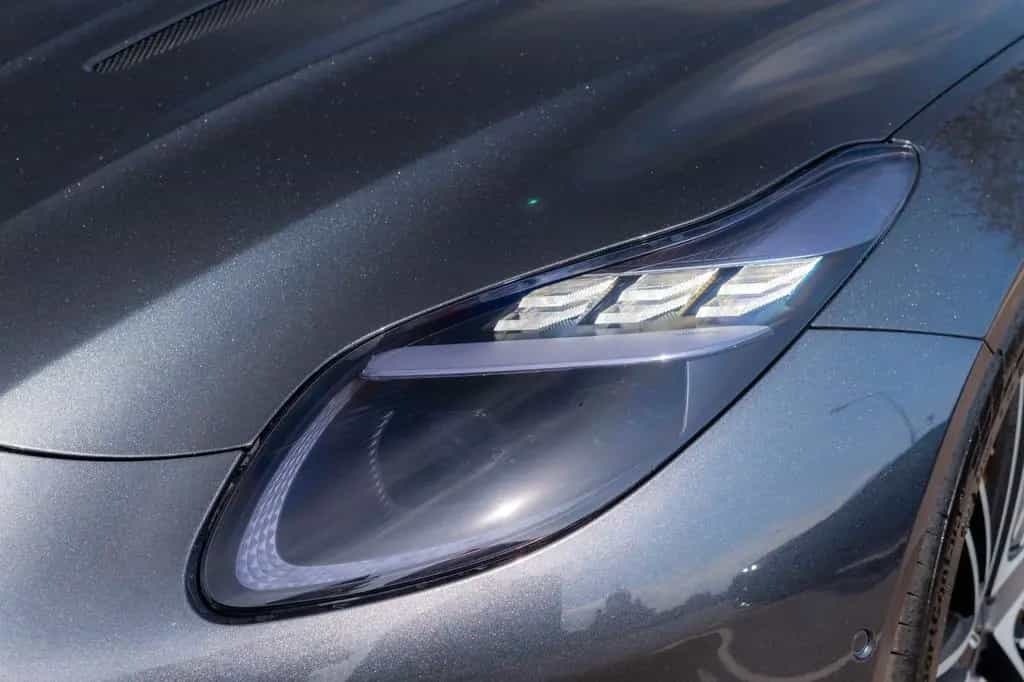 Aston Martin DB12 4.0 V8_R21 01/2024-photo-3
