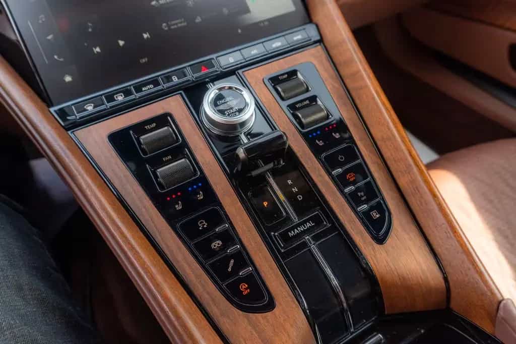 Aston Martin DB12 4.0 V8_R21 01/2024-photo-30