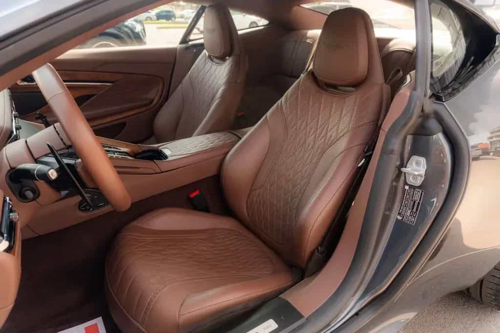 Aston Martin DB12 4.0 V8_R21 01/2024-photo-31