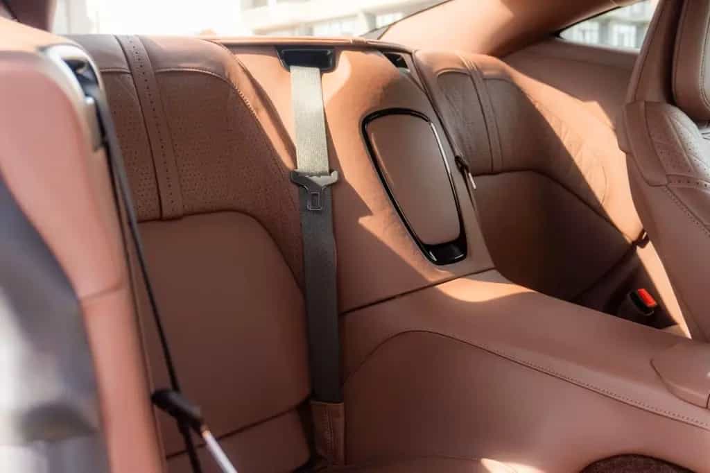 Aston Martin DB12 4.0 V8_R21 01/2024-photo-36