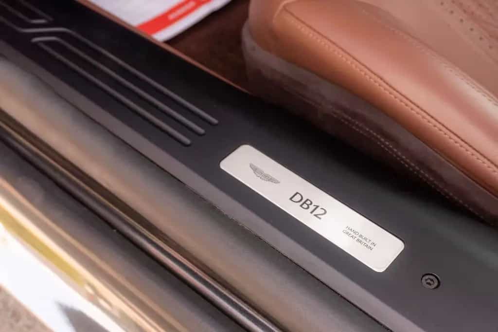 Aston Martin DB12 4.0 V8_R21 01/2024-photo-37