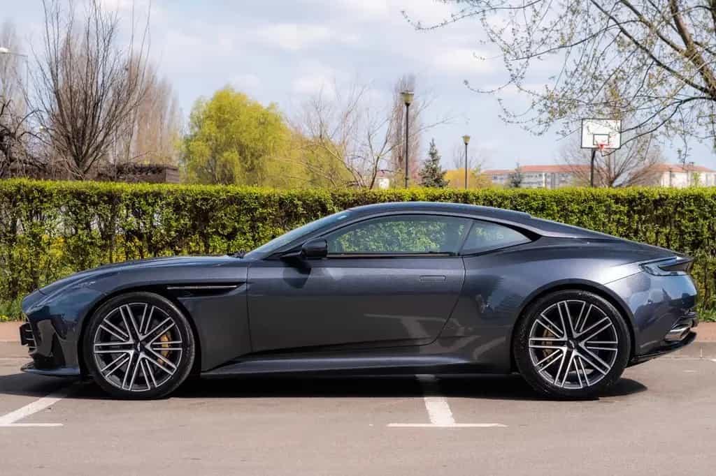 Aston Martin DB12 4.0 V8_R21 01/2024-photo-5