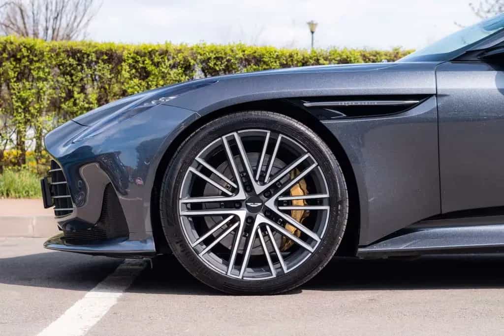 Aston Martin DB12 4.0 V8_R21 01/2024-photo-6