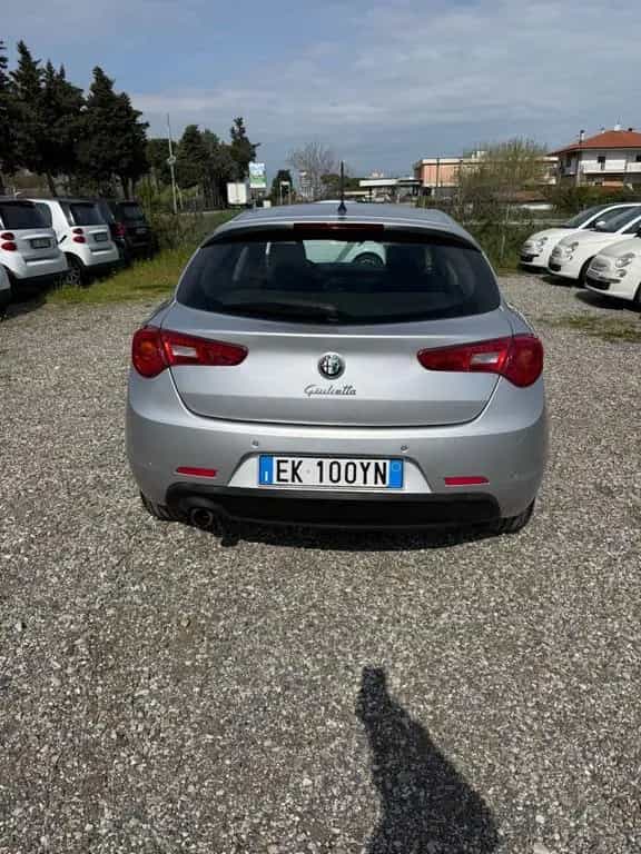 Alfa Romeo Giulietta 1.6 JTDm-2 105 CV Distincti 04/2011-photo-2