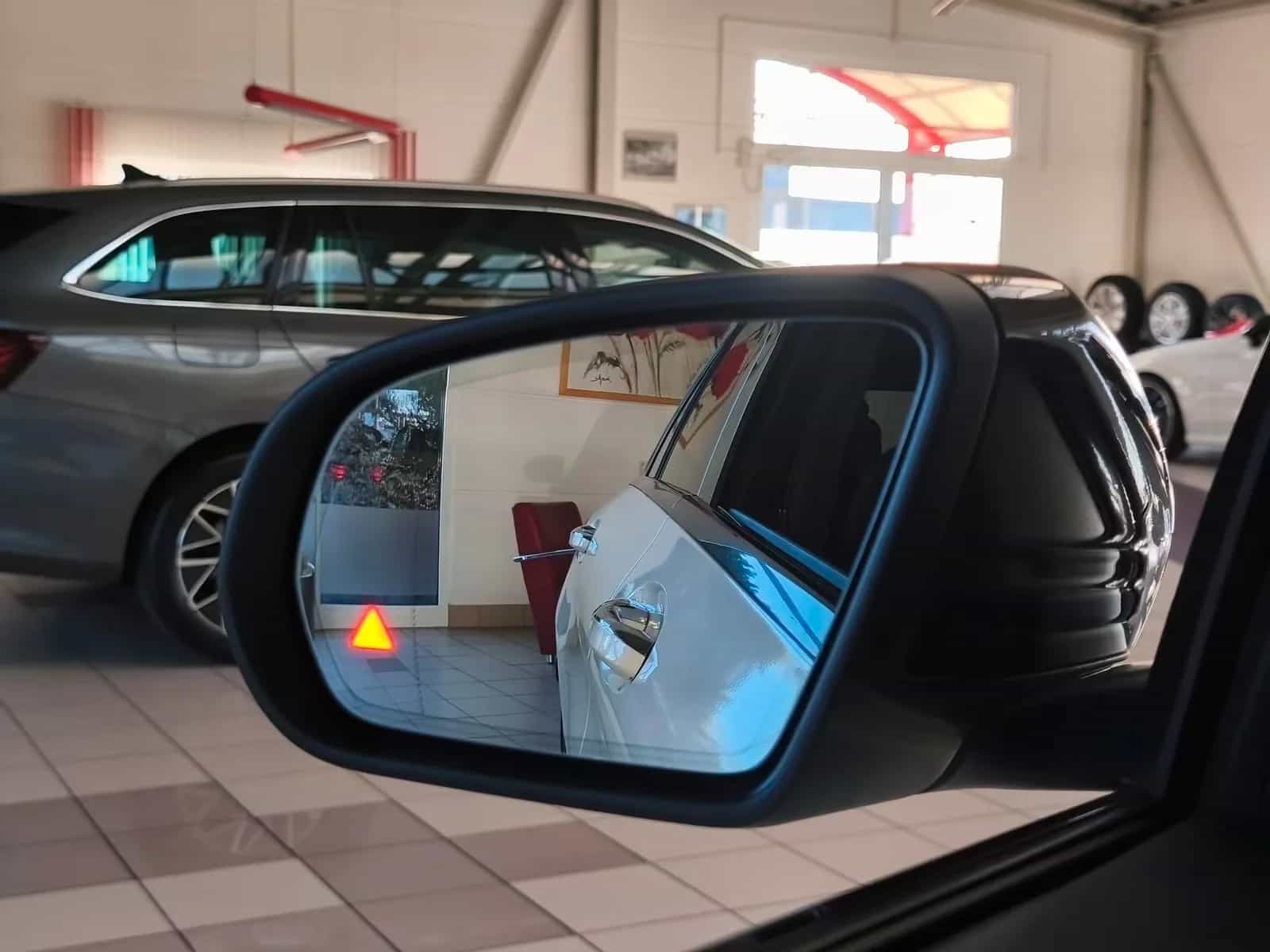 Mercedes-Benz C-Class 300 07/2020-photo-12
