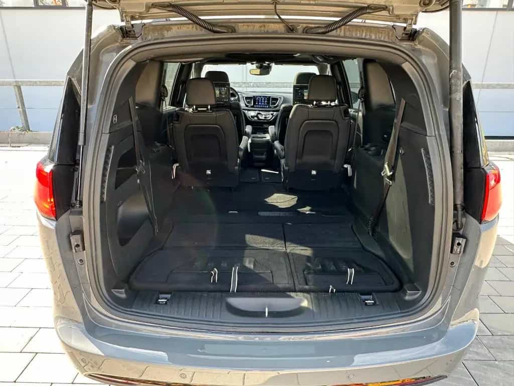 Chrysler Pacifica Launch Edition AWD 10/2020-photo-17