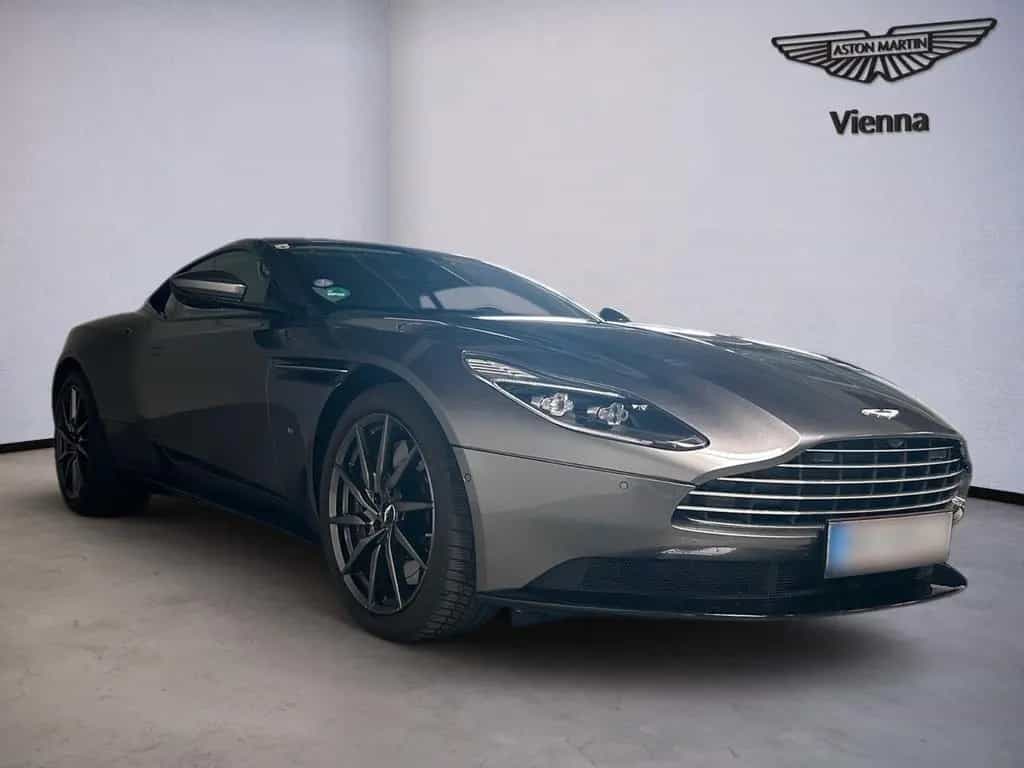 Aston Martin DB11 5.2 V12 11/2016-photo-1
