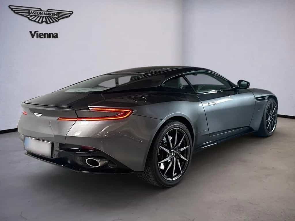 Aston Martin DB11 5.2 V12 11/2016-photo-2