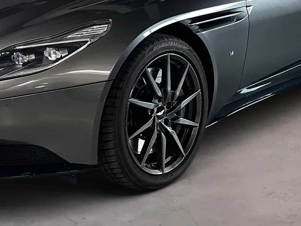 Aston Martin DB11 5.2 V12 11/2016-photo-5