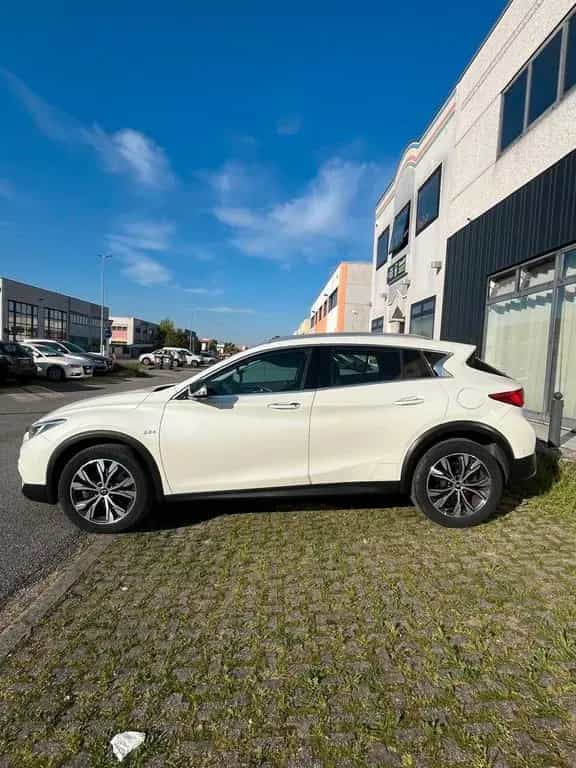 Infiniti QX30 2.2 diesel DCT AWD Premium Tech 04/2017-photo-2