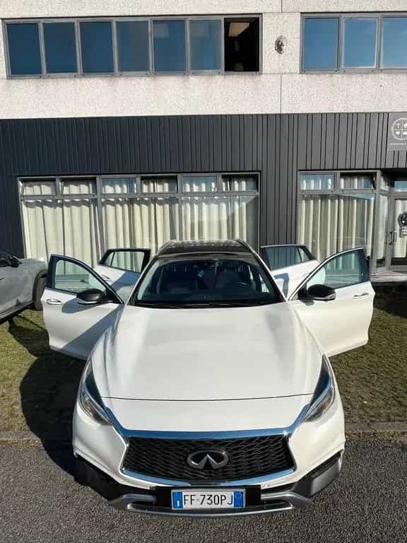 Infiniti QX30 2.2 diesel DCT AWD Premium Tech 04/2017-photo-3