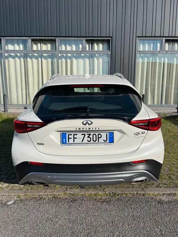Infiniti QX30 2.2 diesel DCT AWD Premium Tech 04/2017-photo-4