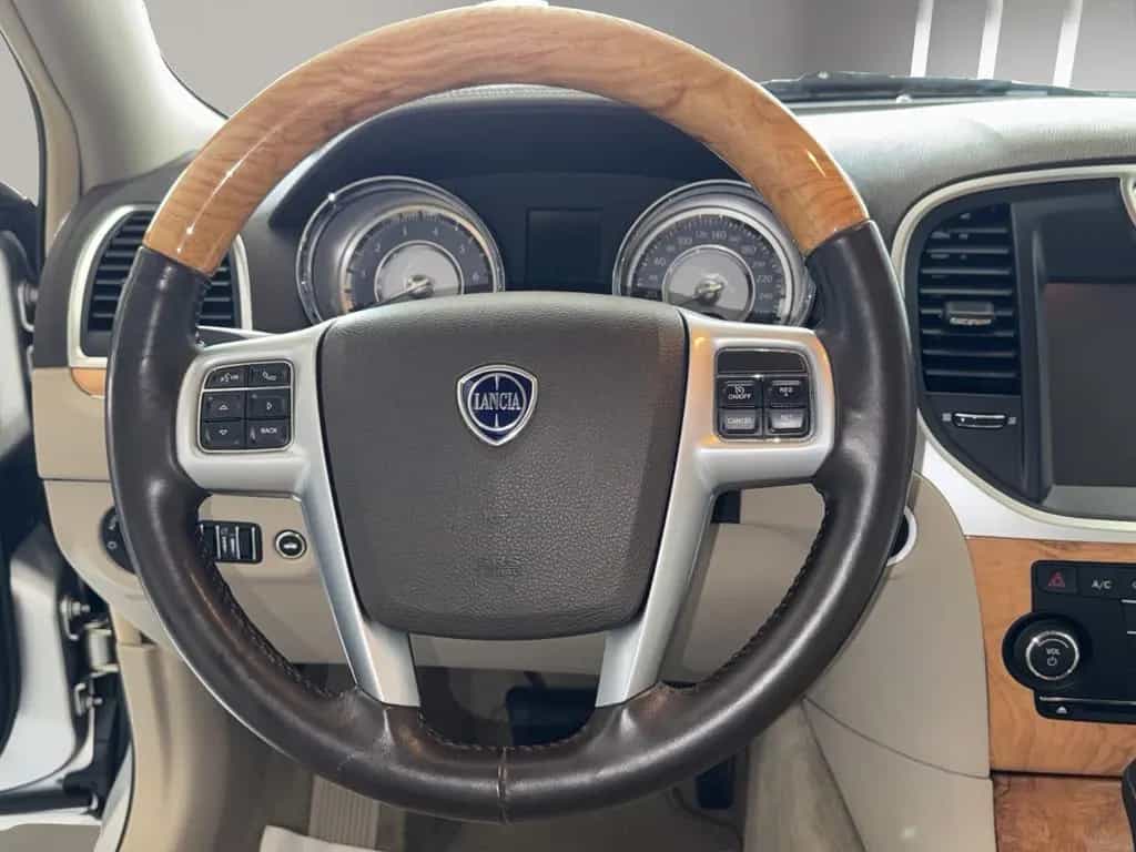 Lancia Thema 3.0 V6 CRD*LEDER/BEIGE*SITZKLIMA/NAVI* 03/2013-photo-11