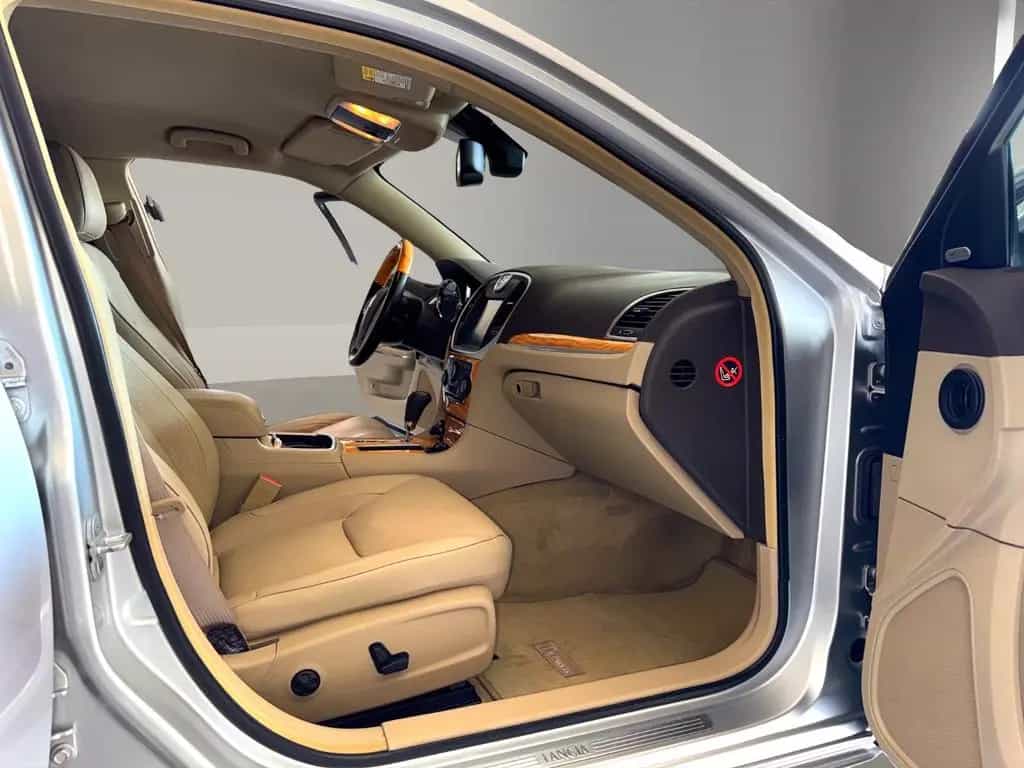 Lancia Thema 3.0 V6 CRD*LEDER/BEIGE*SITZKLIMA/NAVI* 03/2013-photo-19