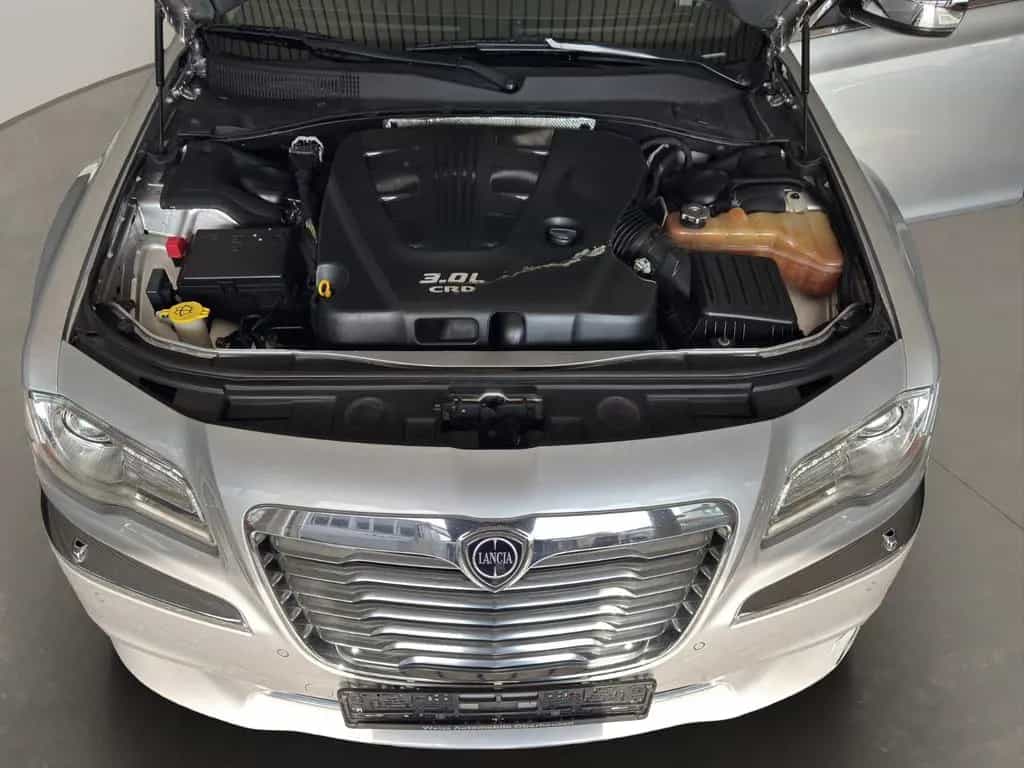 Lancia Thema 3.0 V6 CRD*LEDER/BEIGE*SITZKLIMA/NAVI* 03/2013-photo-21