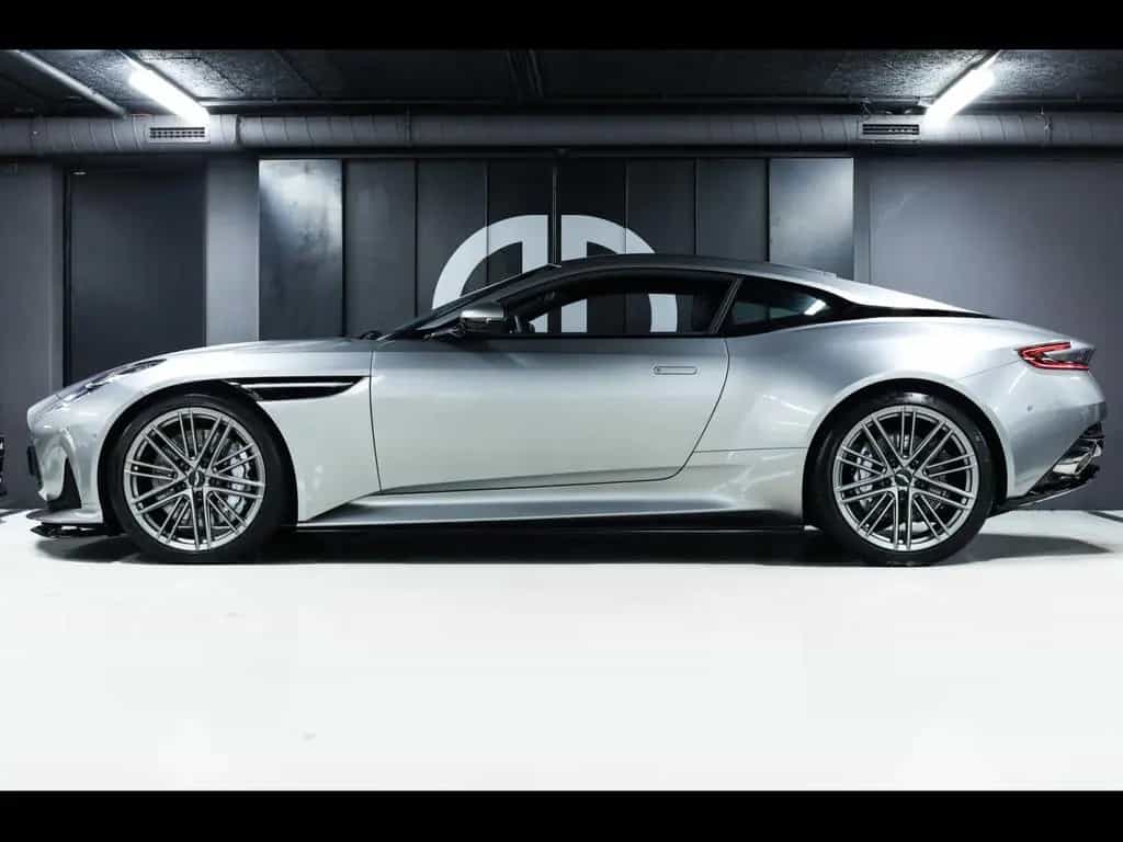 Aston Martin DB12 COUPE 4.0 V8°ALUMINITE SILVER°21'' 06/2024-photo-1